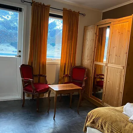 Honey Bay Stadlandet